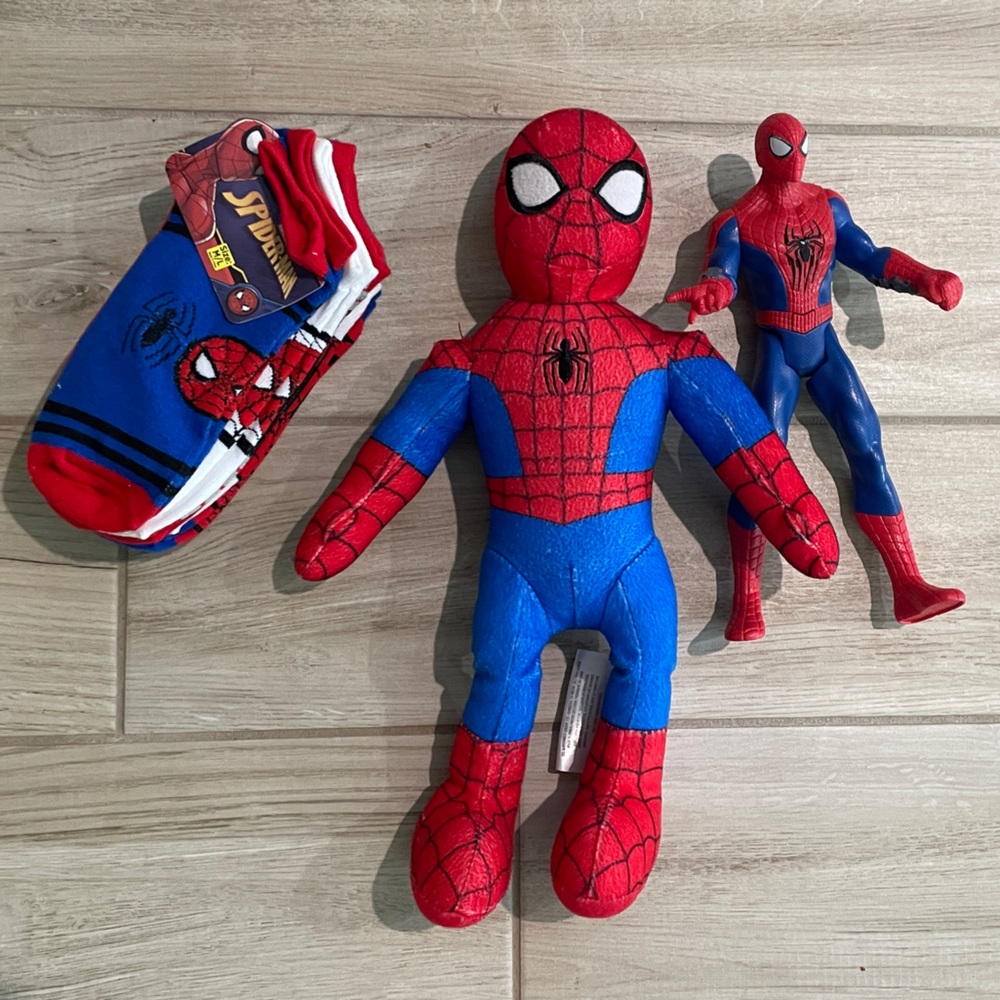 Spiderman bundle of socks, plush & action hero